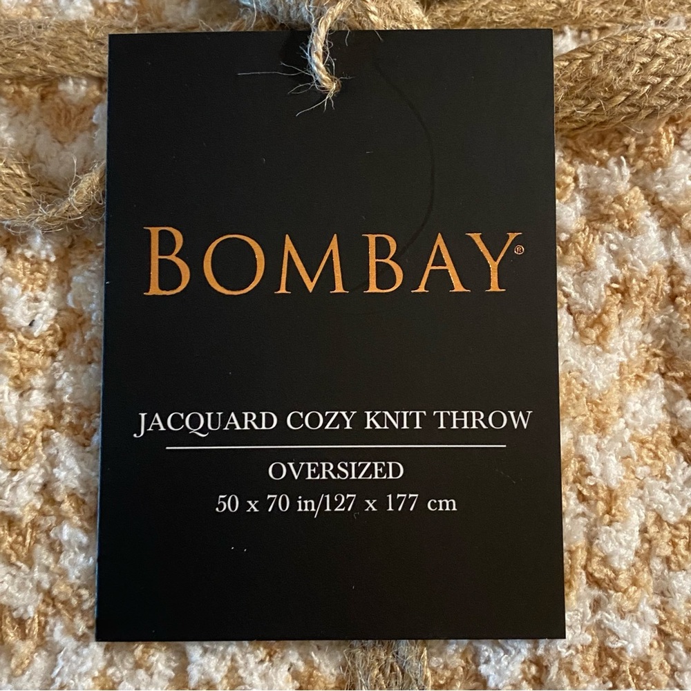 NWT Bombay Jacquard cozy knit throw oversize 50 x 70 white and cream color